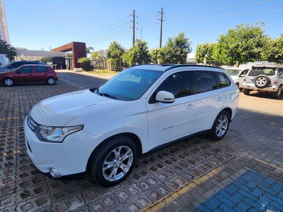 MITSUBISHI OUTLANDER 2.0 16V GASOLINA 4P AUTOMÁTICO MITSUBISHI OUTLANDER 2.0 16V GASOLINA 4P AUTOMÁTICO